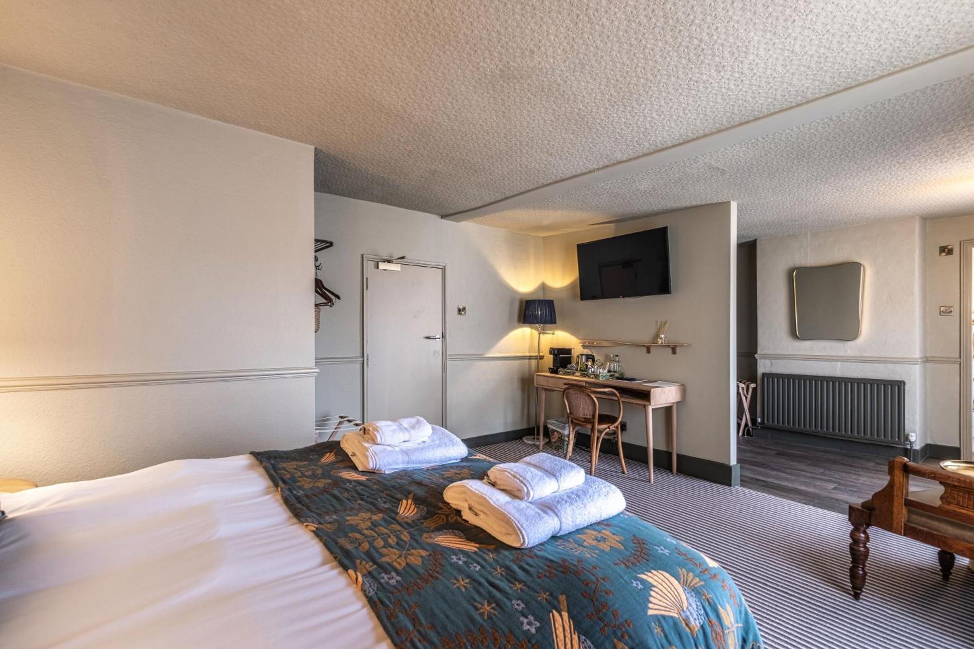 Inn The Feathers Holt